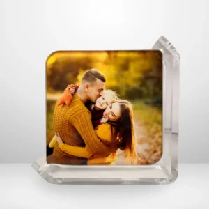 זכוכית עם מעמד אקרילי